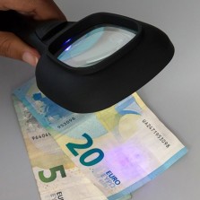 Lupa com Led e ultravioleta