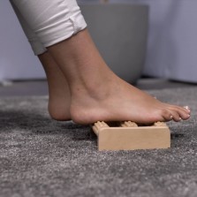 Rolo de massagem em madeira para pés