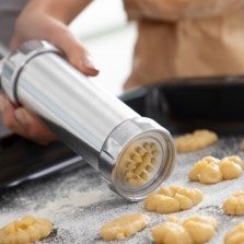 Máquina de bolachas e saco pasteleiro 