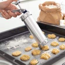 Máquina de bolachas e saco pasteleiro 