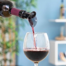 Dispensador e arejador de vinho